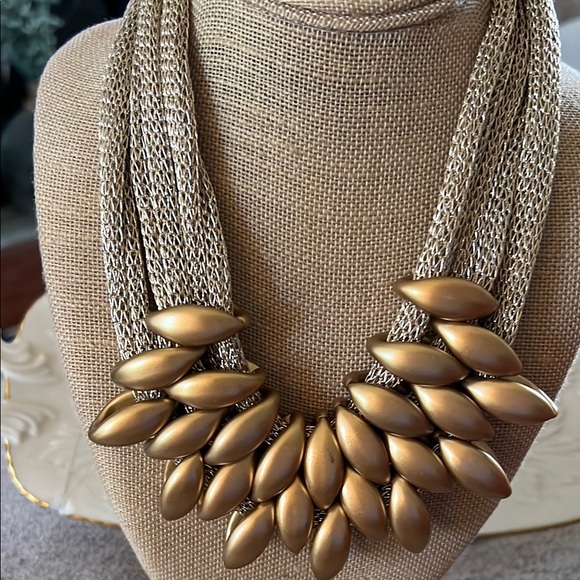 Camille Leaf Necklace - Picture 4 of 6